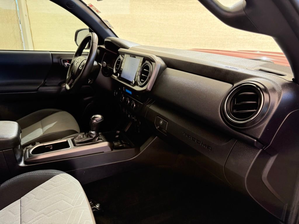 Used 2021 Toyota Tacoma TRD Sport w/ Technology Package image 12