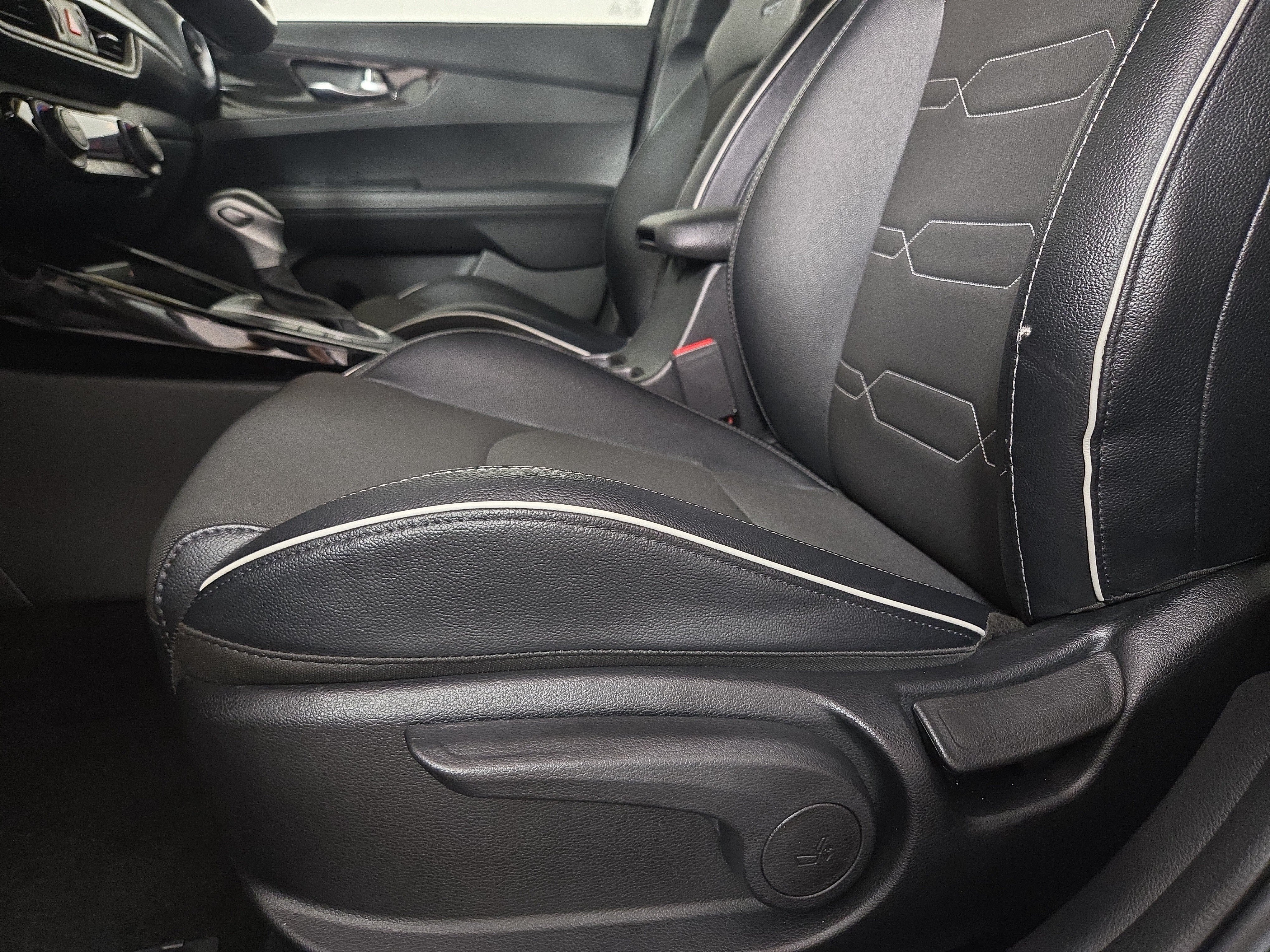 Used 2023 Kia Forte GT-Line w/ GT-Line Premium Package FWD image 31