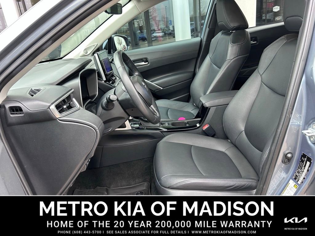 Used 2023 Toyota Corolla Cross XLE image 13