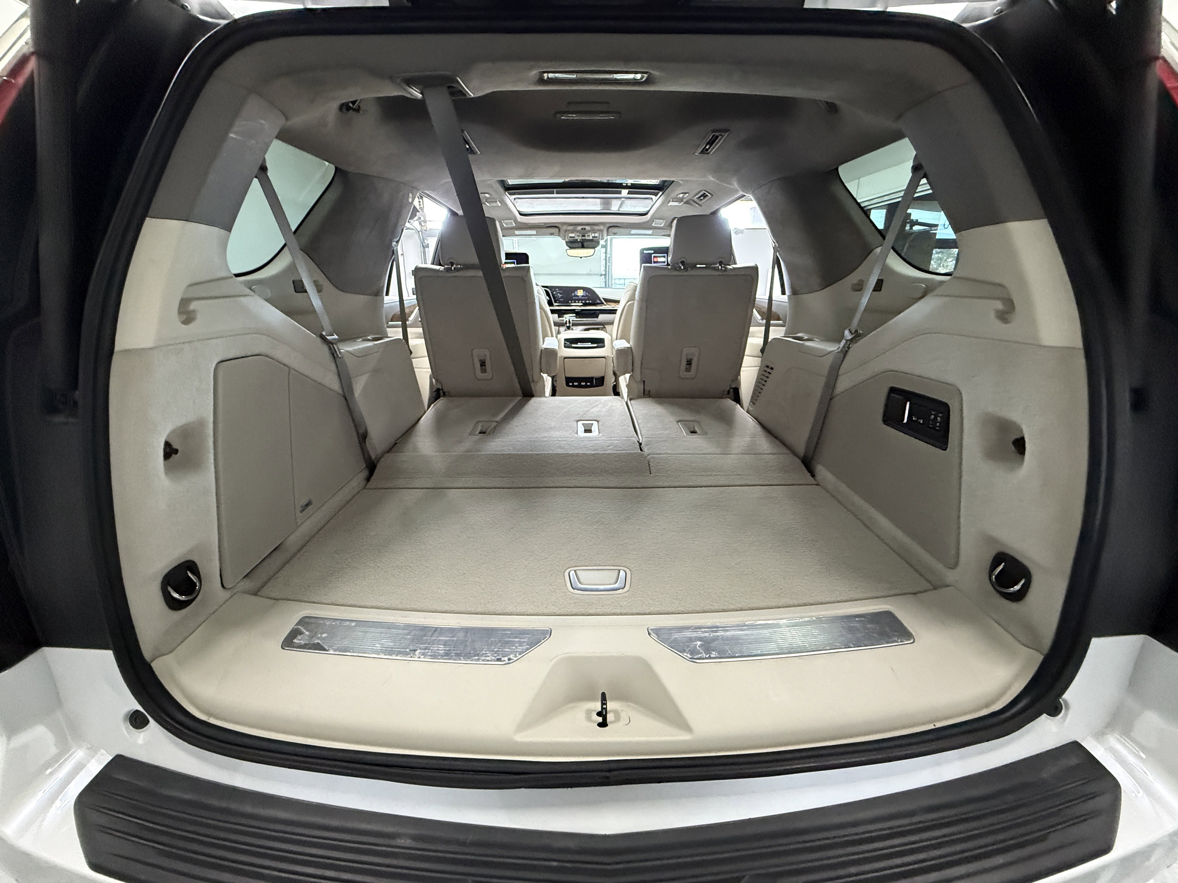 Used 2023 Cadillac Escalade Premium Luxury Platinum AWD/4WD image 31