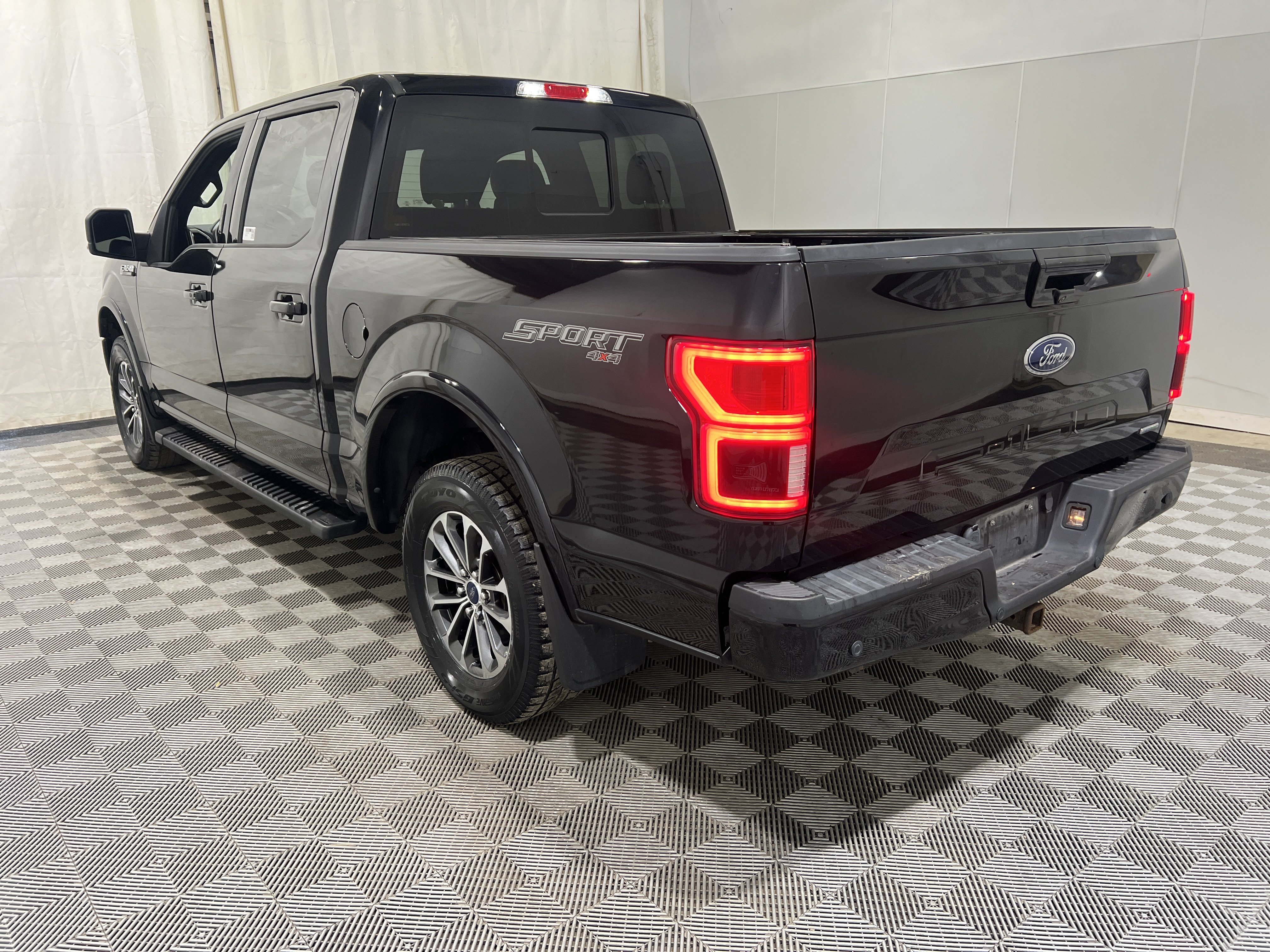 Used 2019 Ford F150 Lariat w/ Equipment Group 502A Luxury AWD/4WD image 3