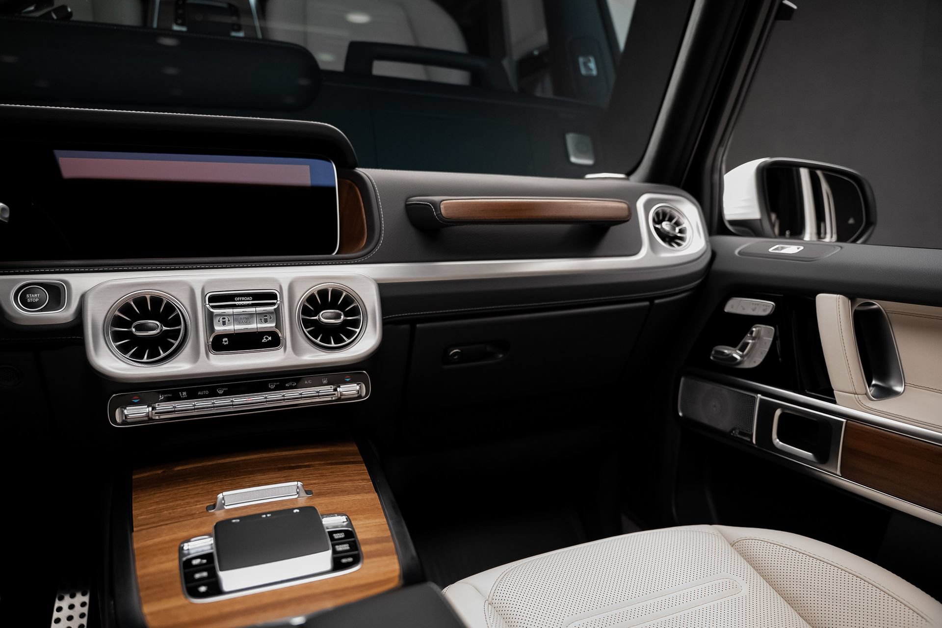 Used 2025 Mercedes-Benz G 580 w/ EQ Technology image 41