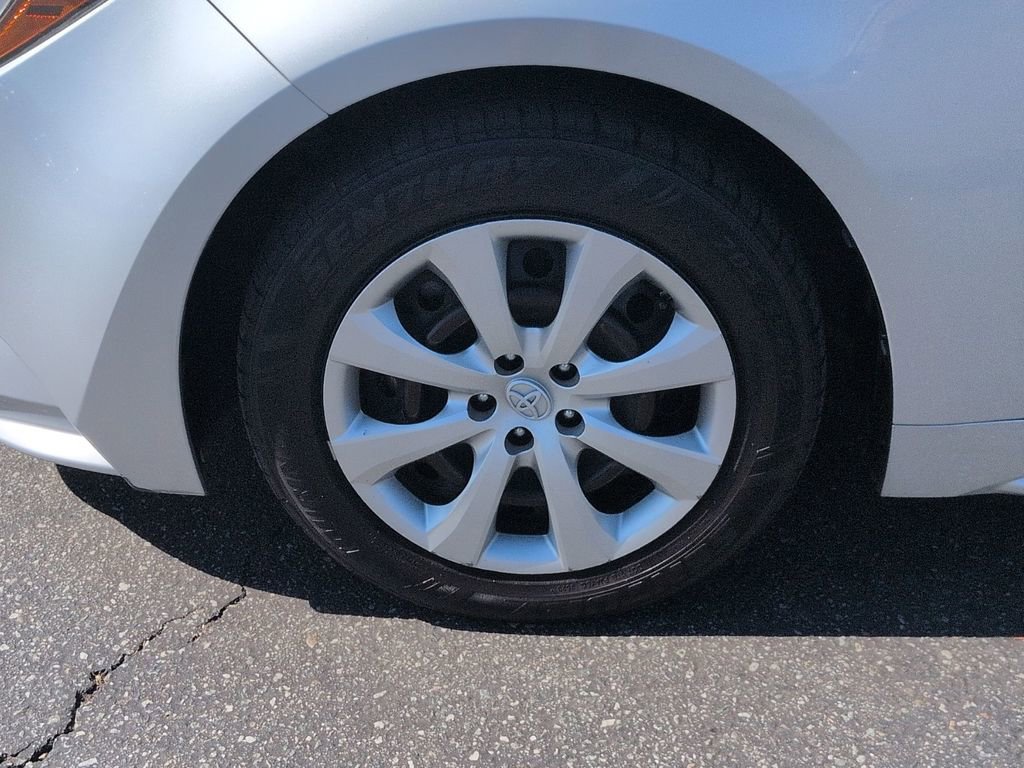 Used 2021 Toyota Corolla LE w/ Carpet Mat Package (TMS) image 10