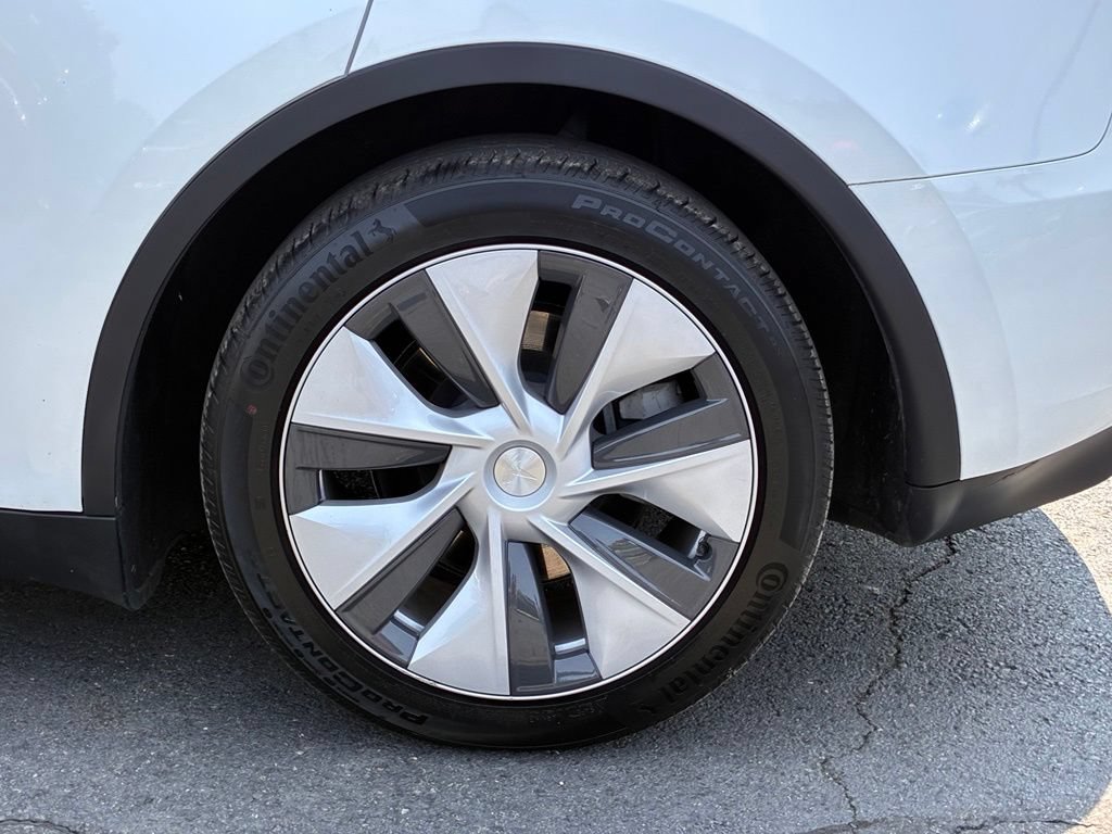 Used 2024 Tesla Model Y Long Range AWD/4WD image 46