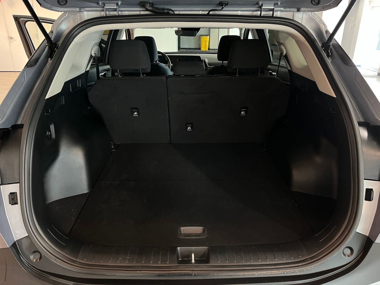Used 2025 Kia Sportage LX FWD image 31