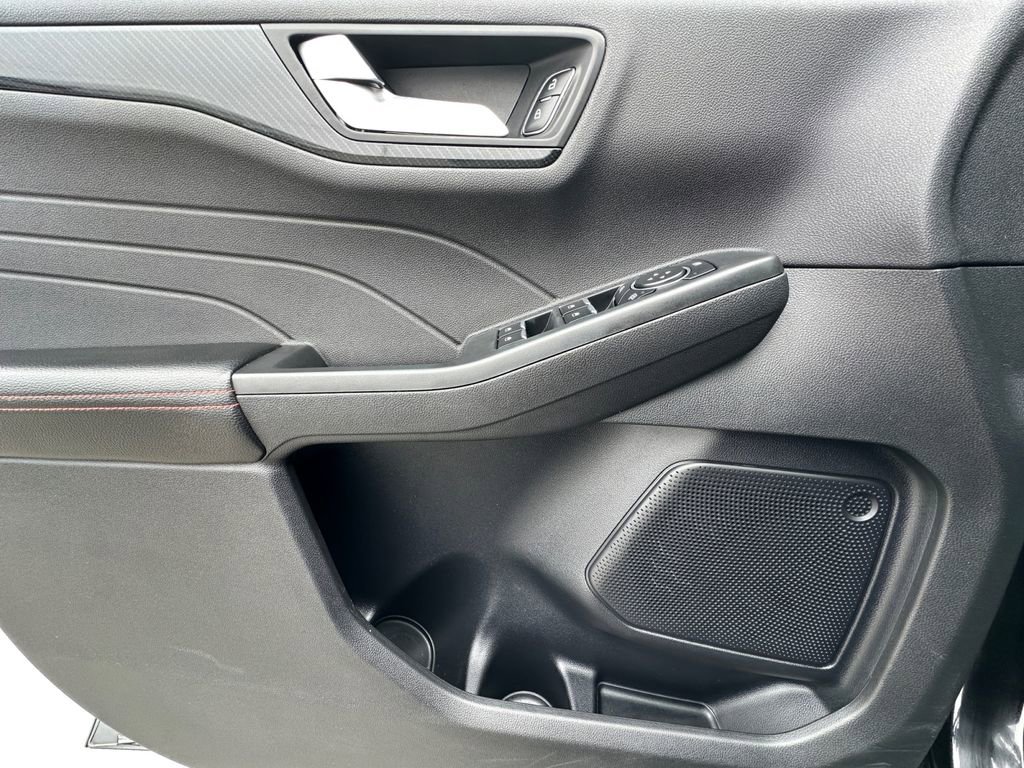 Used 2023 Ford Escape ST-Line image 11