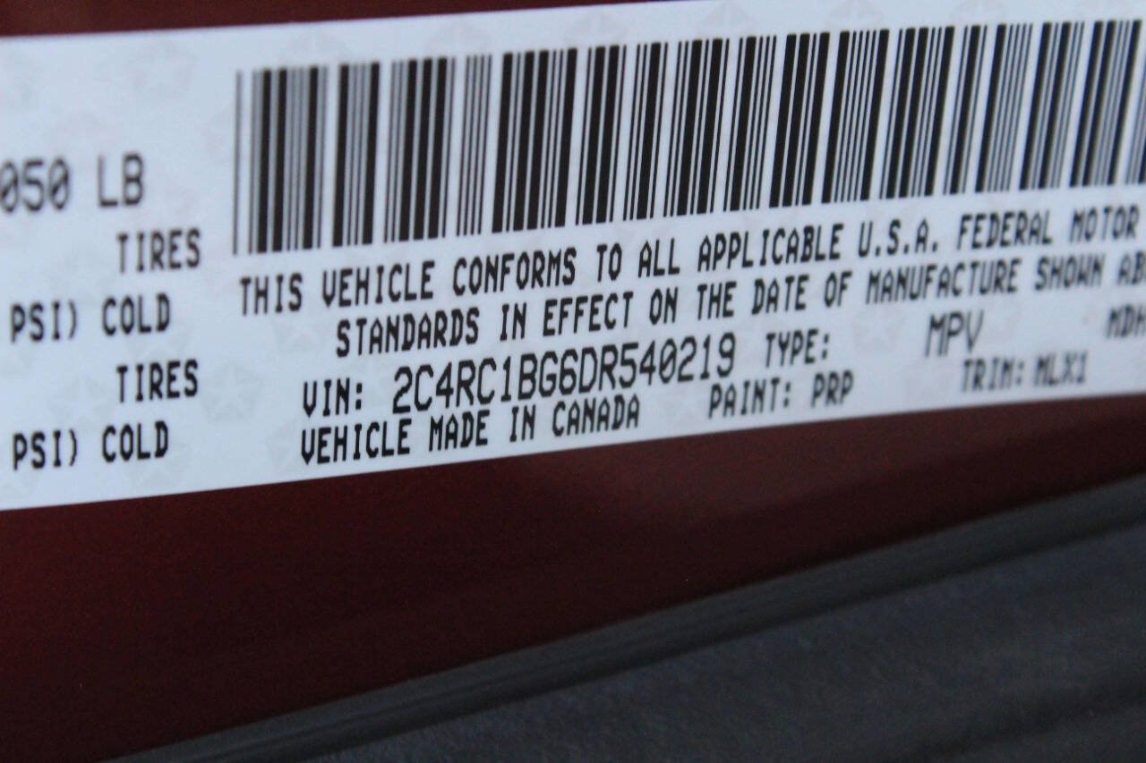 Used 2013 Chrysler Town & Country Touring w/ Trailer Tow Group FWD image 8