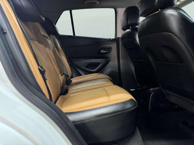 Used 2020 Chevrolet Trax LT w/ LT Convenience Package image 32