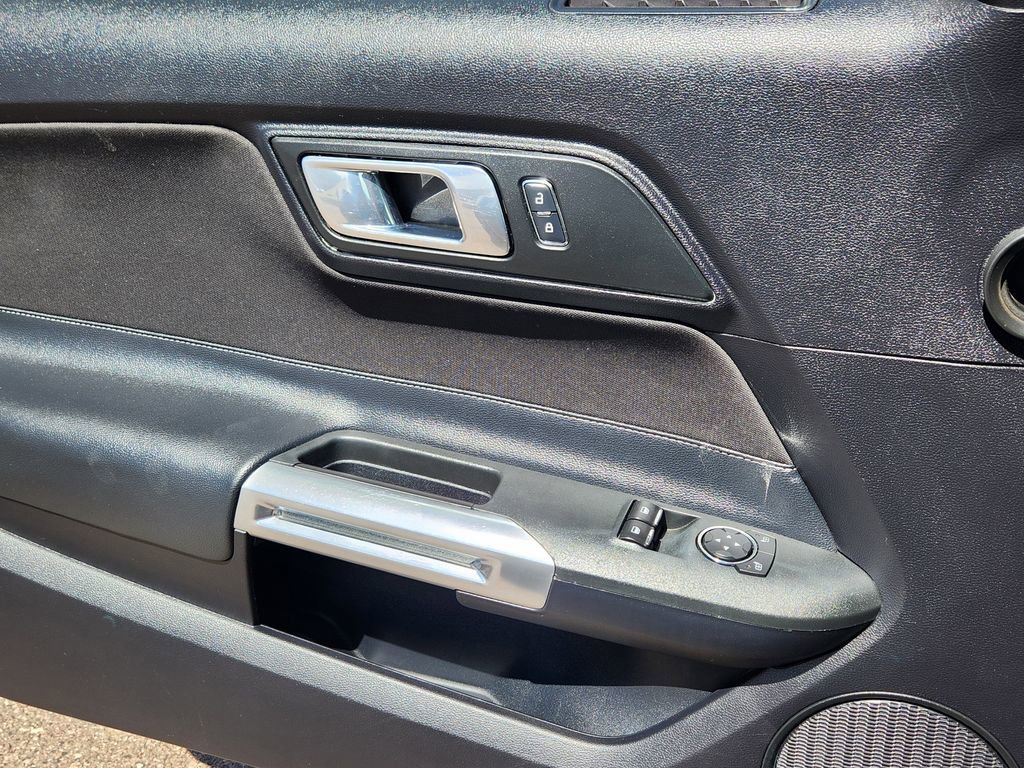 Used 2018 Ford Mustang Coupe image 14