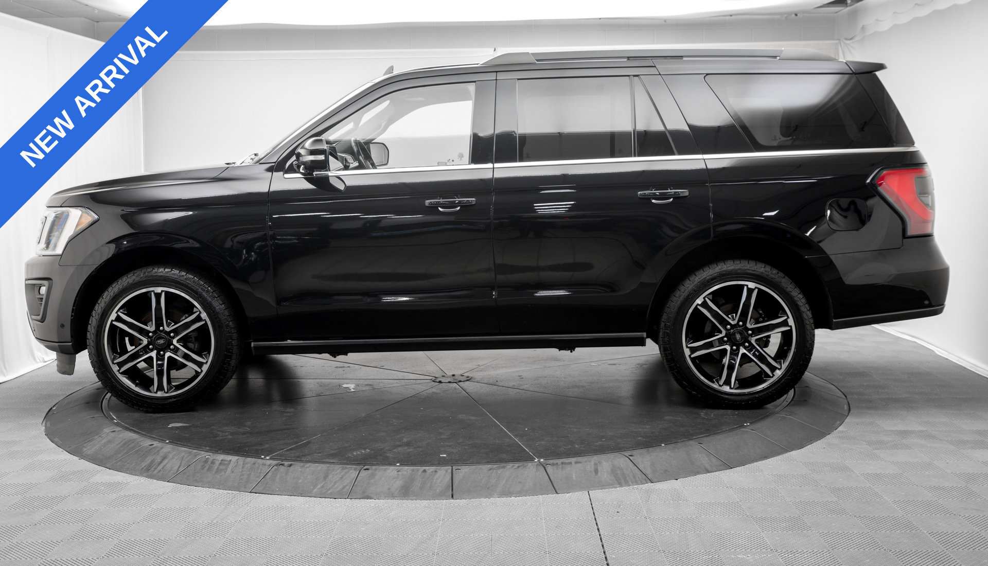 Used 2021 Ford Expedition Limited AWD/4WD image 4