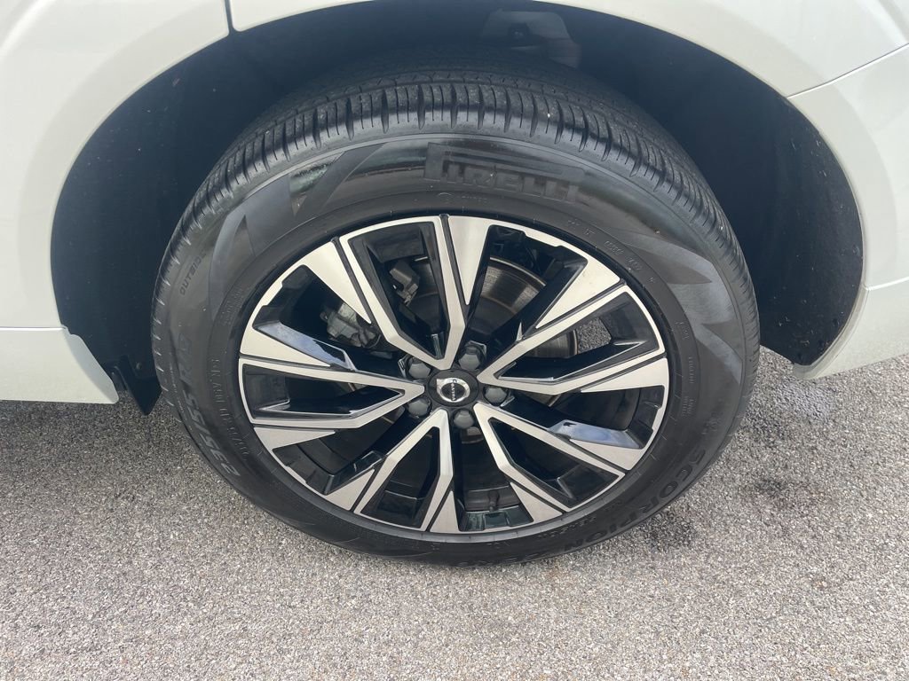 Certified 2023 Volvo XC60 B5 Plus w/ Climate Package image 13