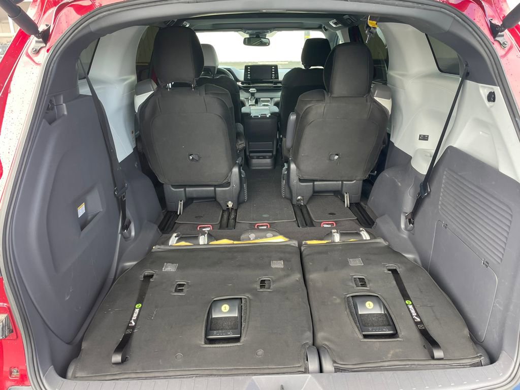 Used 2022 Toyota Sienna XSE image 10
