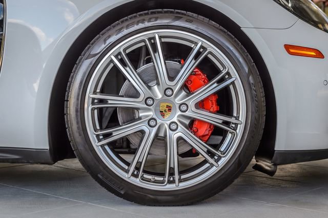 Used 2020 Porsche Panamera image 16