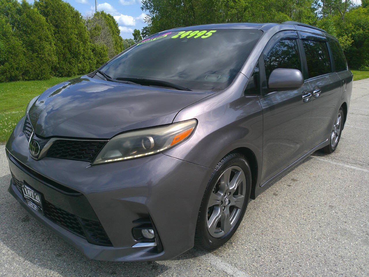 Used 2018 Toyota Sienna SE