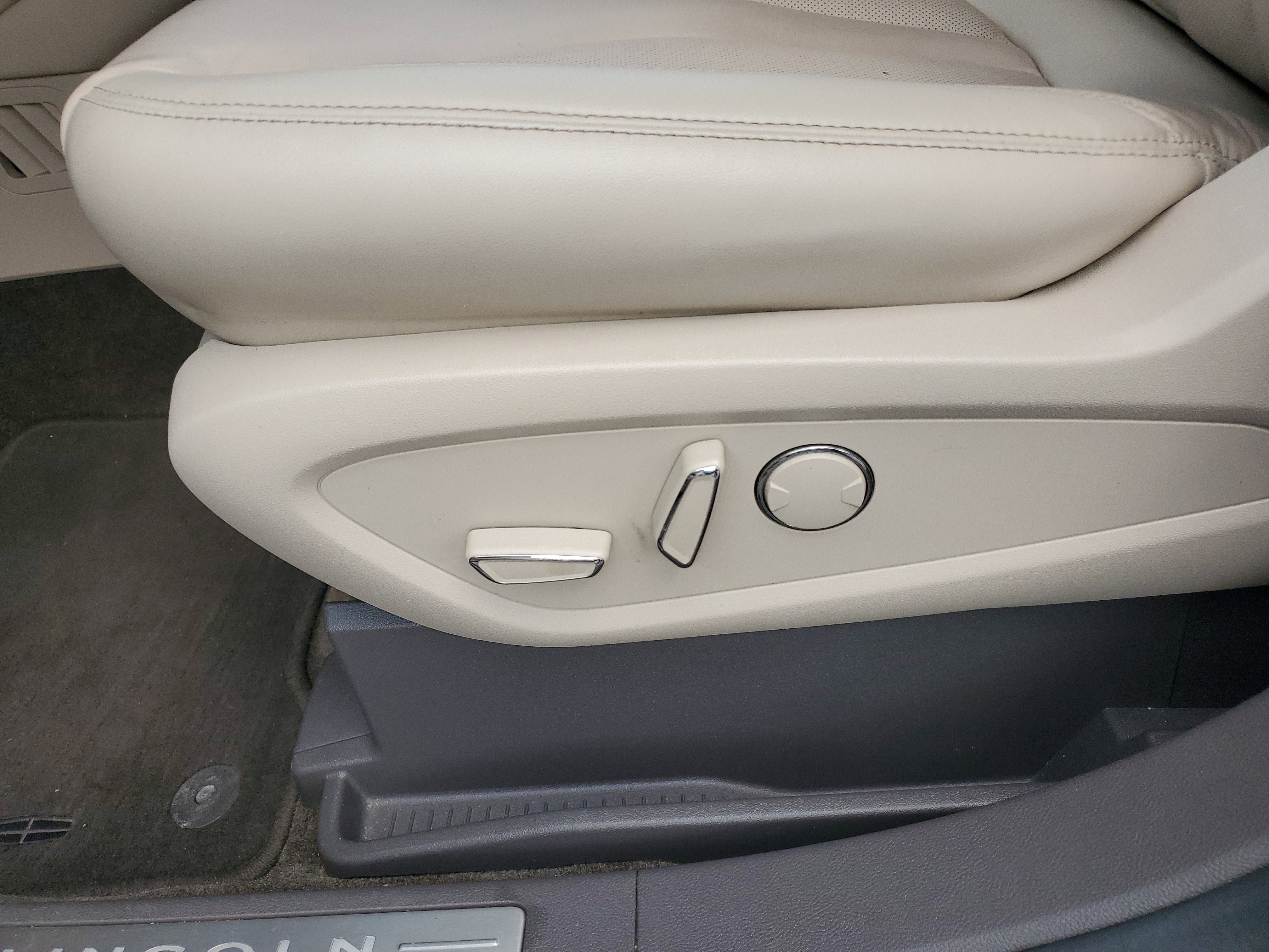 Used 2018 Lincoln MKX Select w/ Select Plus Package image 14