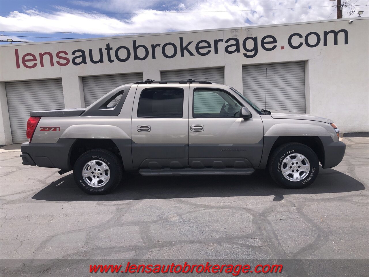 Used 2002 Chevrolet Avalanche 4x4 w/ Off-Road Suspension Pkg