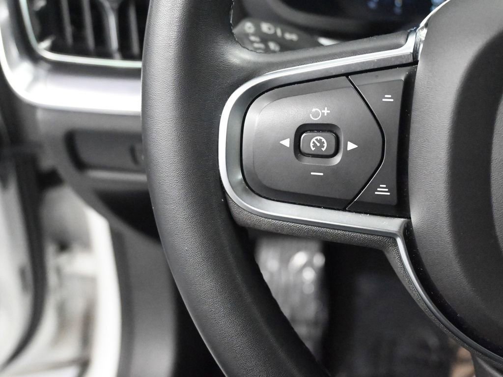 Used 2024 Volvo S60 B5 Core image 37