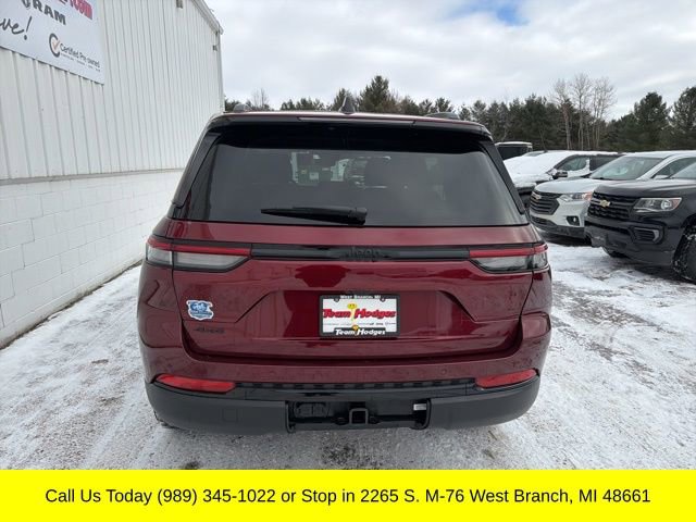 Used 2025 Jeep Grand Cherokee Altitude image 10