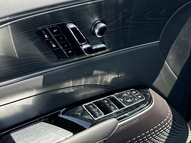 Used 2025 Cadillac Lyriq Luxury image 8