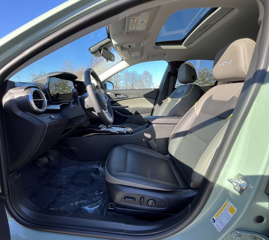 Certified 2025 Chevrolet Trax ACTIV w/ Sunroof Package FWD image 10