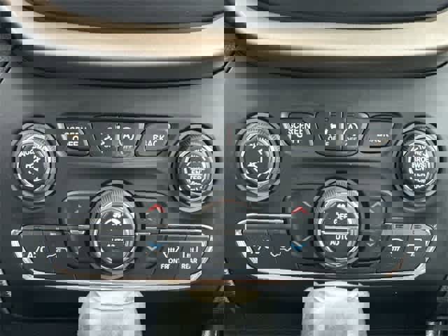 Used 2016 Jeep Cherokee Limited image 15