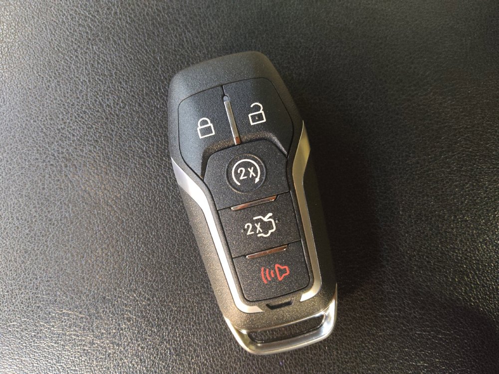 Used 2015 Ford Edge Titanium w/ Technology Package FWD image 32