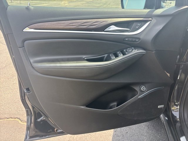 Used 2023 Buick Enclave Avenir image 9