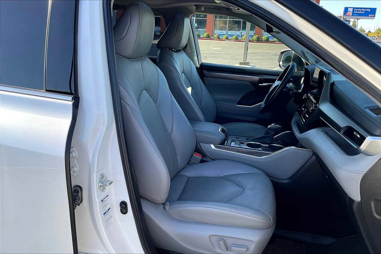 Used 2022 Toyota Highlander Limited image 10