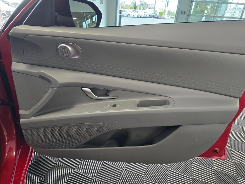 Used 2023 Hyundai Elantra Blue FWD image 41