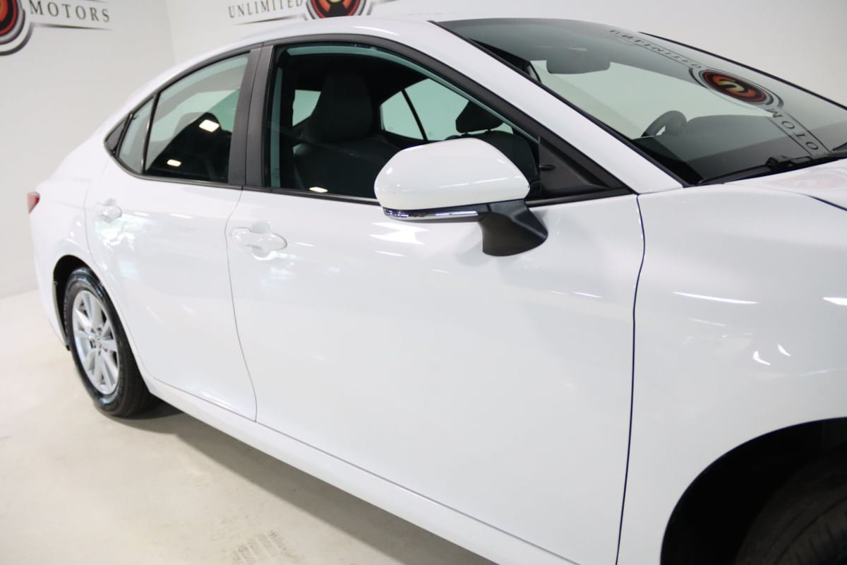 Used 2026 Toyota Camry SE FWD image 8