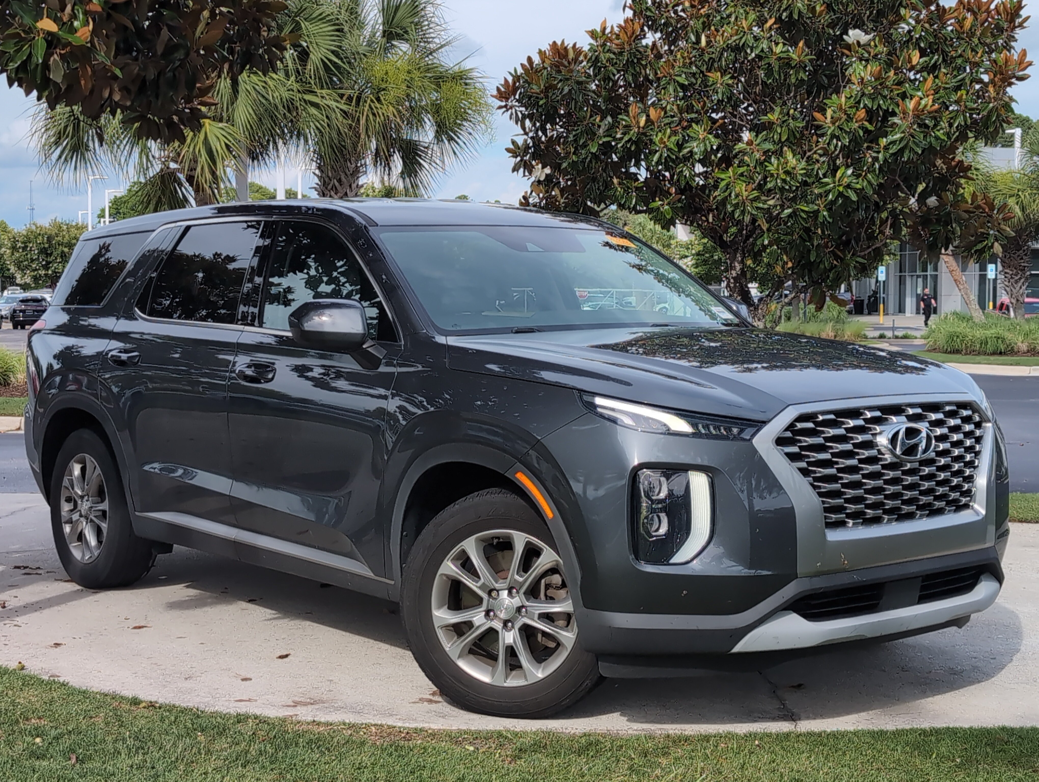 Used 2021 Hyundai Palisade SE FWD image 2