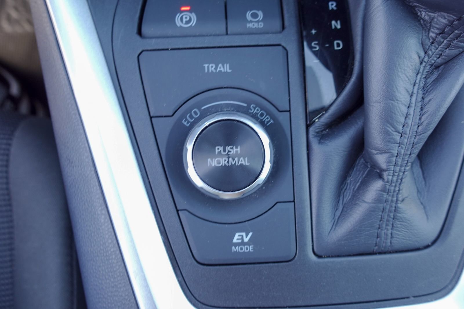 Used 2024 Toyota RAV4 LE AWD/4WD image 21