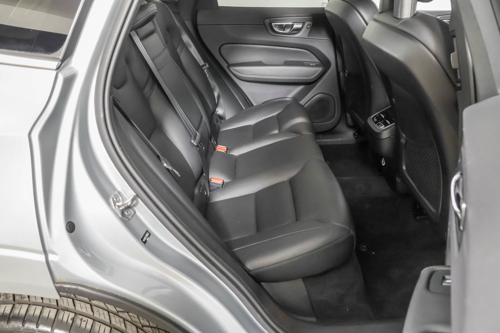 Used 2018 Volvo XC60 T5 Inscription w/ Convenience Package AWD/4WD image 43