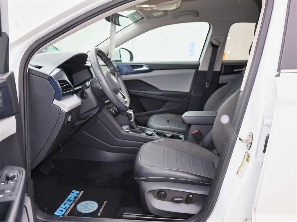 Certified 2022 Volkswagen Taos SE w/ Driver Assistance Package image 11