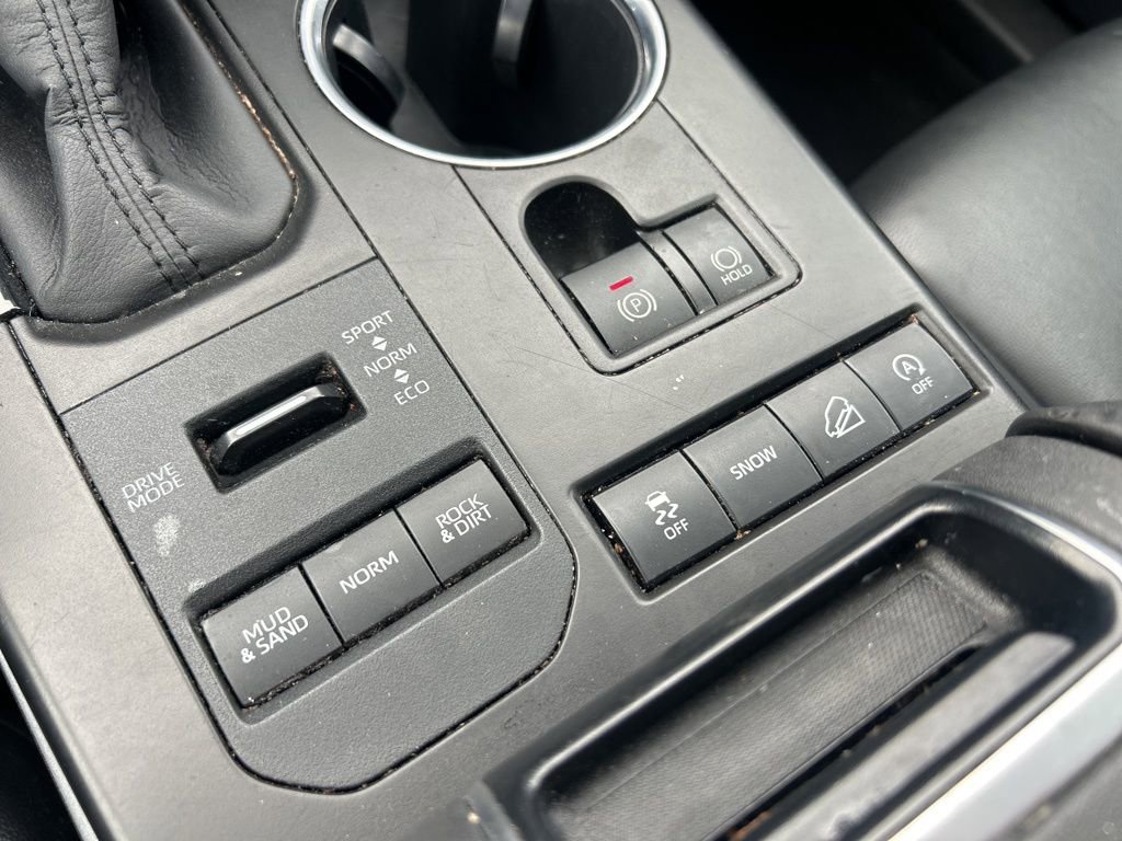 Used 2020 Toyota Highlander XLE image 30