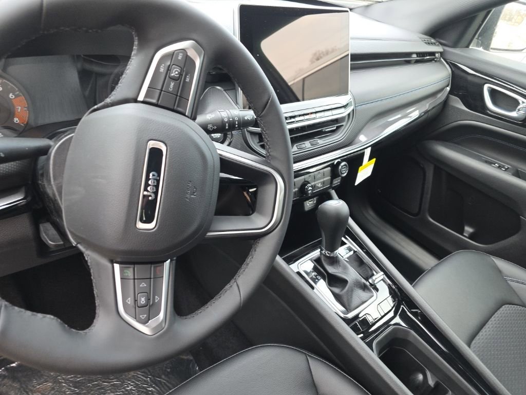 New 2026 Jeep Compass Latitude image 12