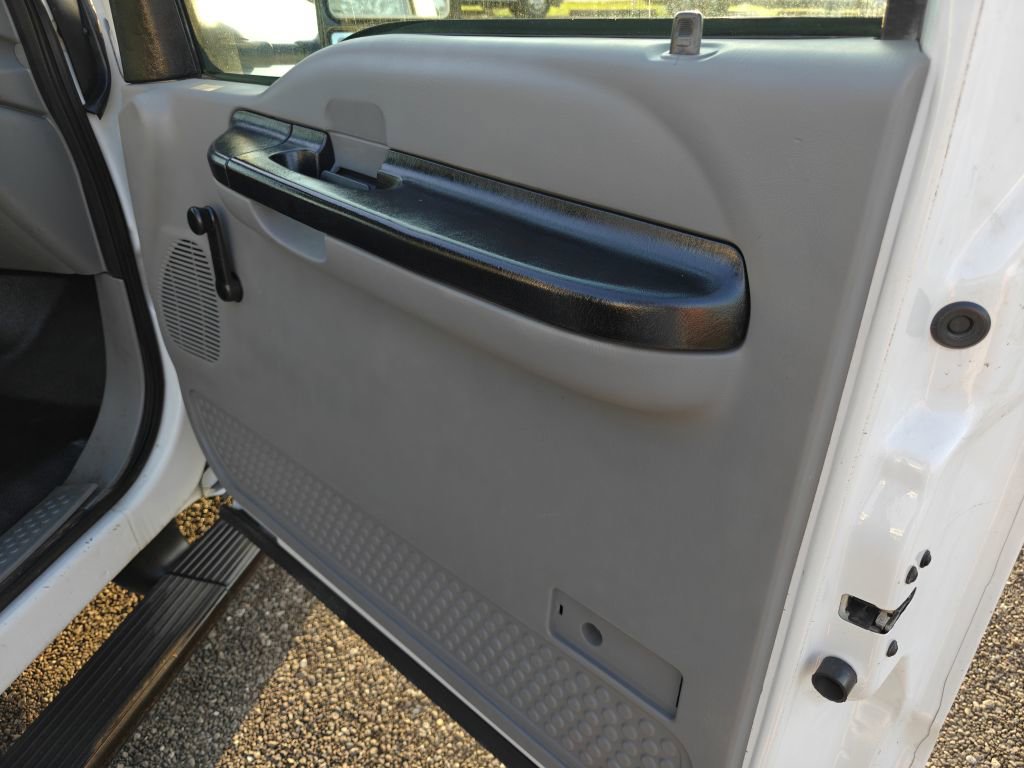 Used 2005 Ford F350 XL image 29