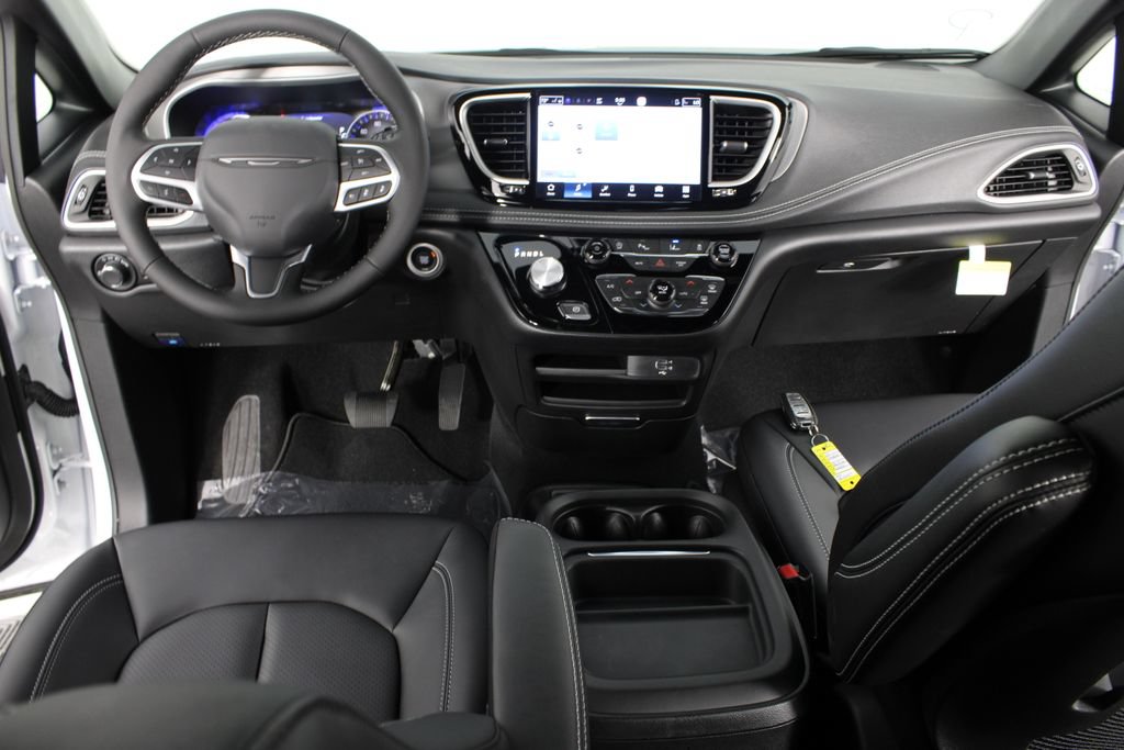 New 2027 Chrysler Pacifica Select FWD image 9