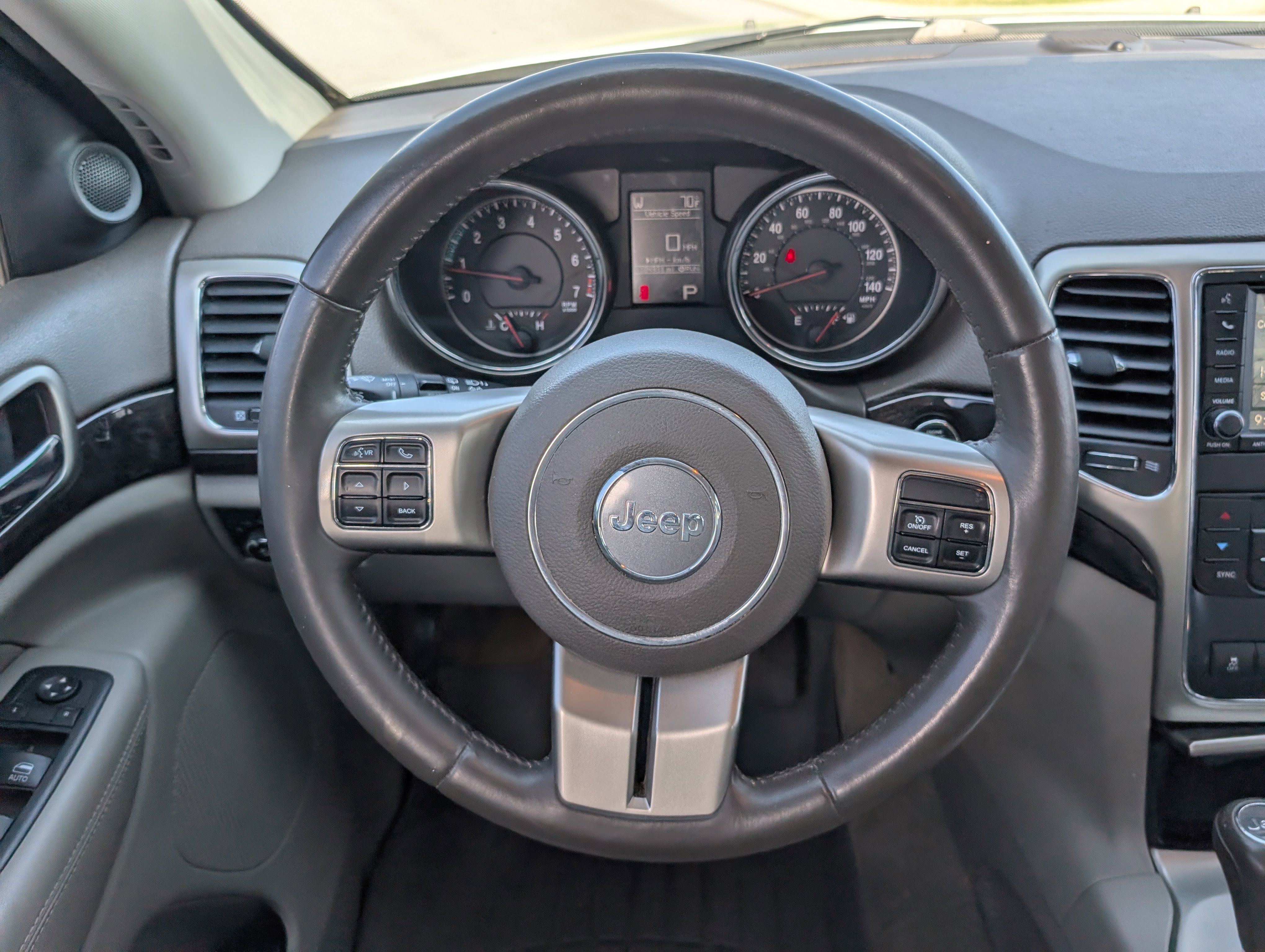 Used 2013 Jeep Grand Cherokee Laredo AWD/4WD image 15