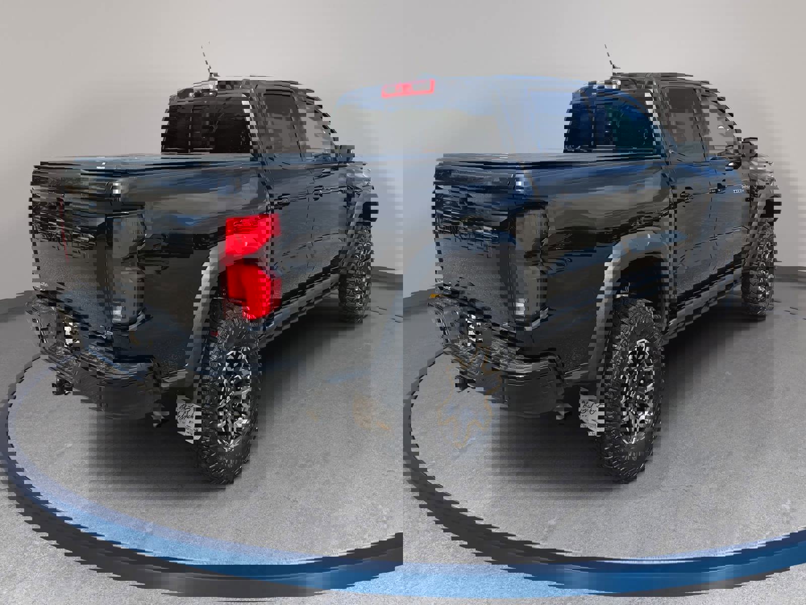 Used 2024 Chevrolet Colorado ZR2 w/ Technology Package image 5