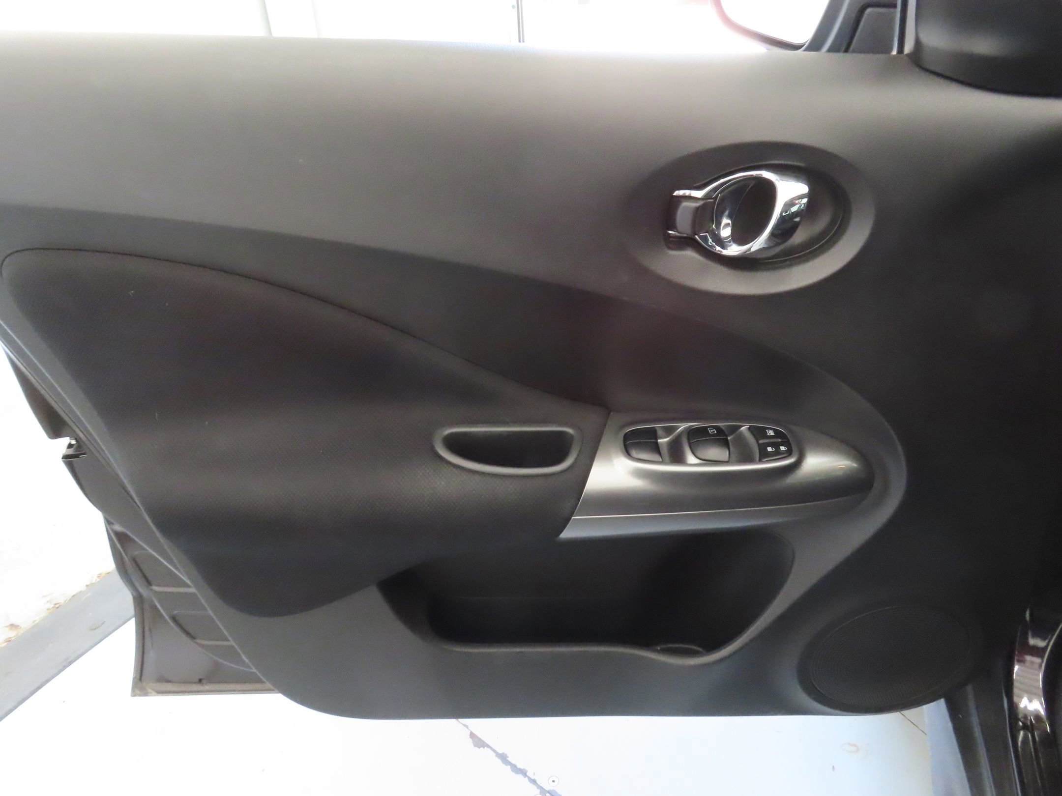 Used 2016 Nissan Juke S FWD image 11