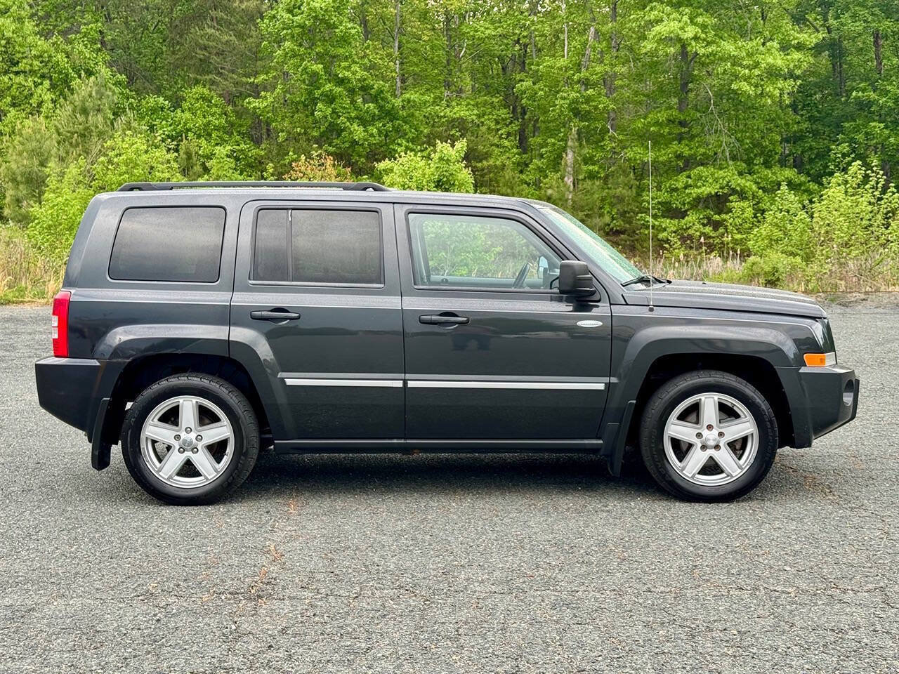Used 2010 Jeep Patriot Latitude AWD/4WD image 7