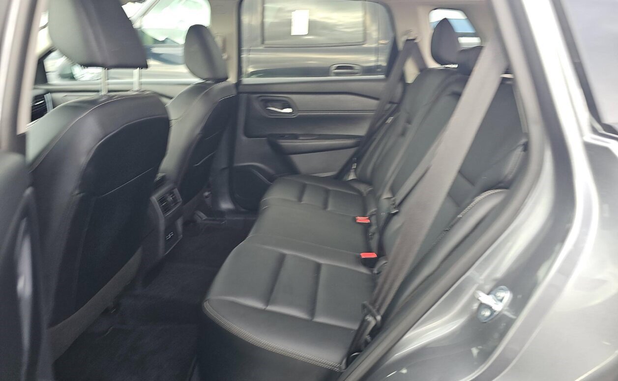 Used 2026 Nissan Rogue SL image 14