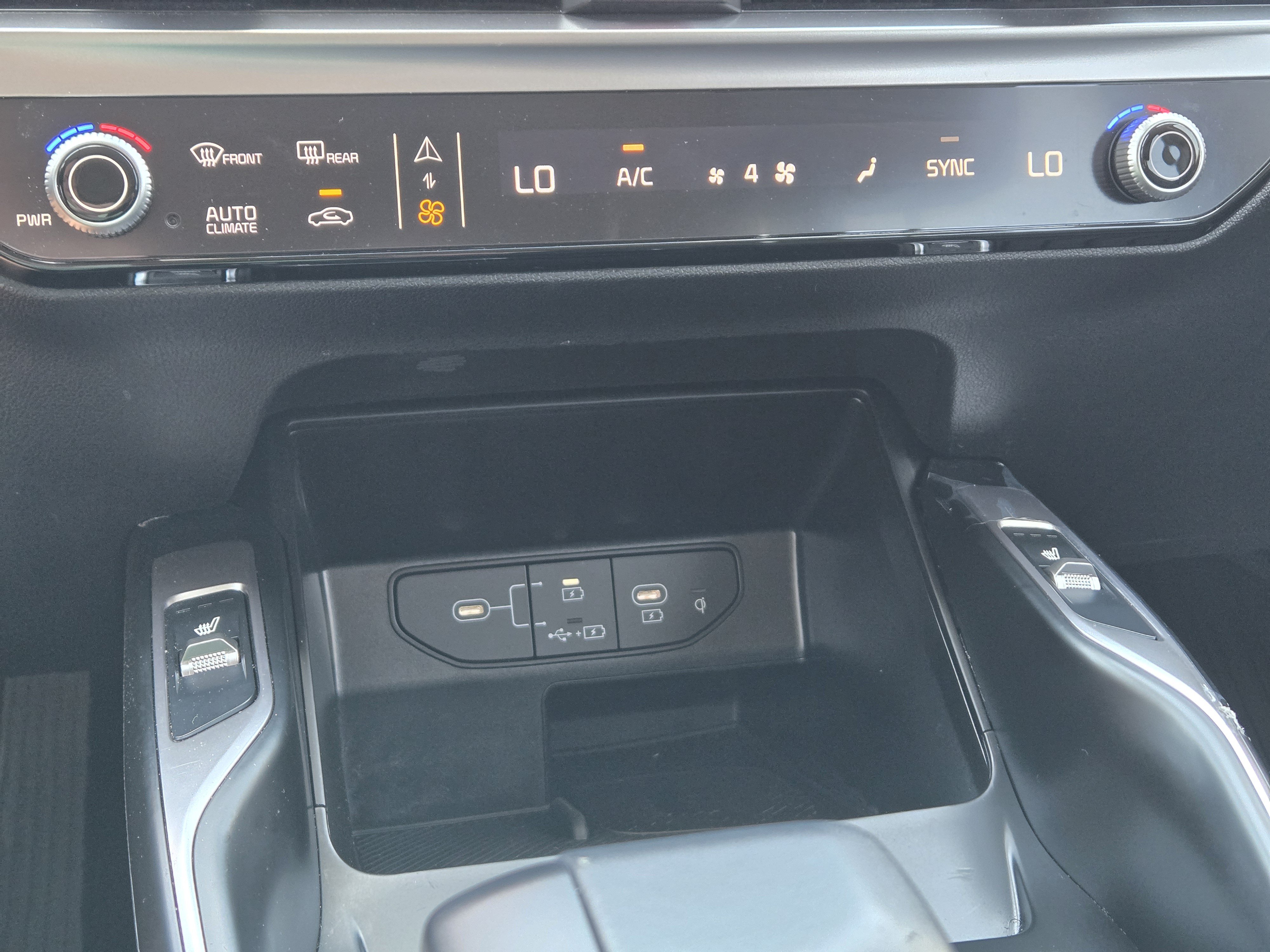 Used 2025 Kia Sorento S w/ Panoramic Sunroof Package AWD/4WD image 29