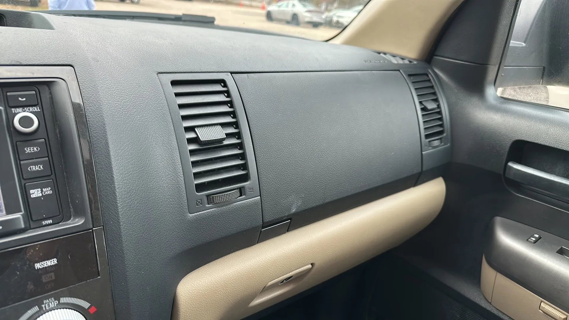 Used 2014 Toyota Sequoia SR5 AWD/4WD image 43