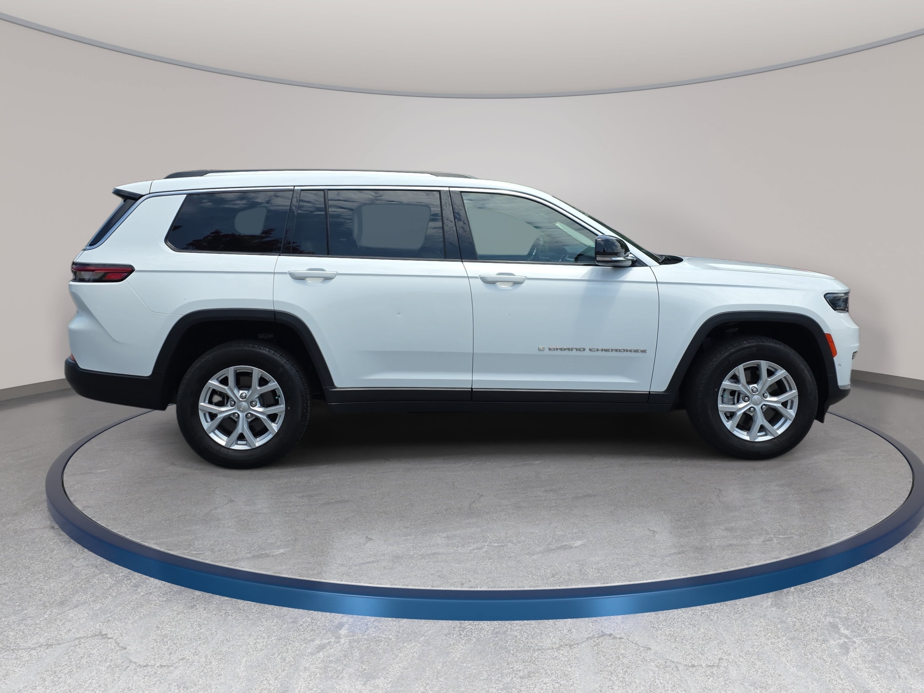 Certified 2023 Jeep Grand Cherokee L Limited w/ Luxury Tech Group II AWD/4WD image 4