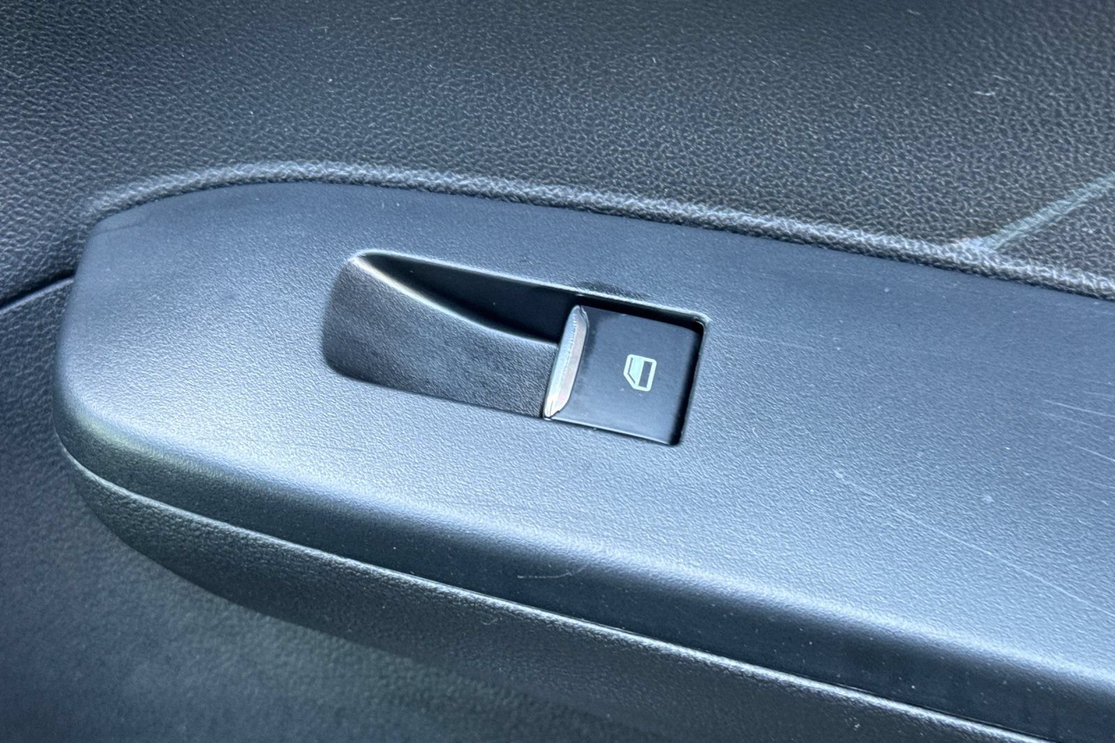 Used 2025 Ford Escape ST-Line FWD image 21