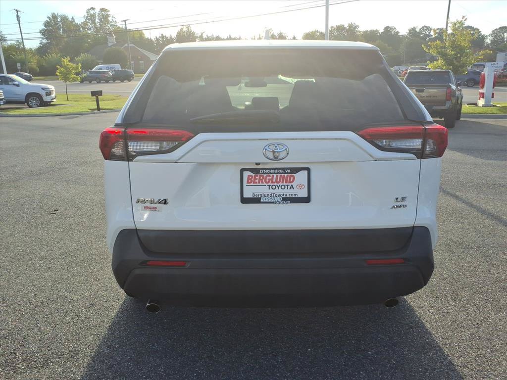 Used 2022 Toyota RAV4 LE AWD/4WD image 11