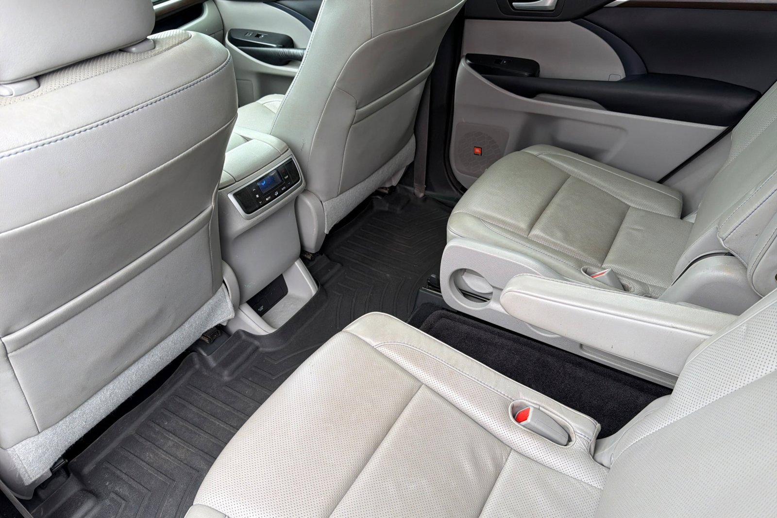 Used 2016 Toyota Highlander Limited image 9