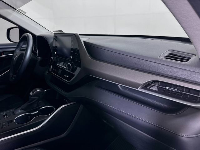 Used 2020 Toyota Highlander XLE AWD/4WD image 36